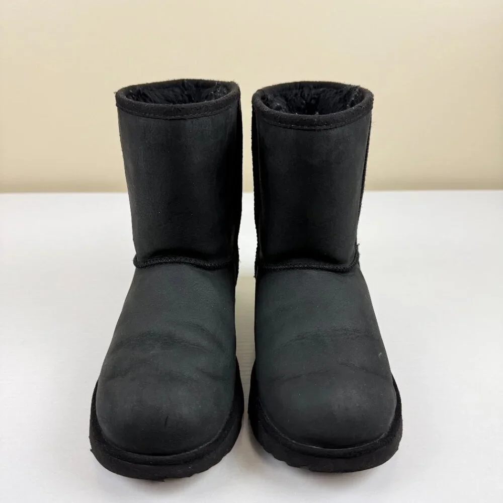 EUC UGG Classic Short II Waterproof Black Leather Boots S/N 1019646K